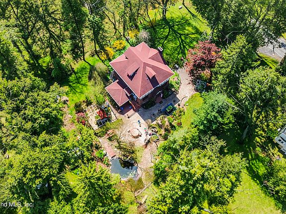 5th image of 231 Douglas Rd