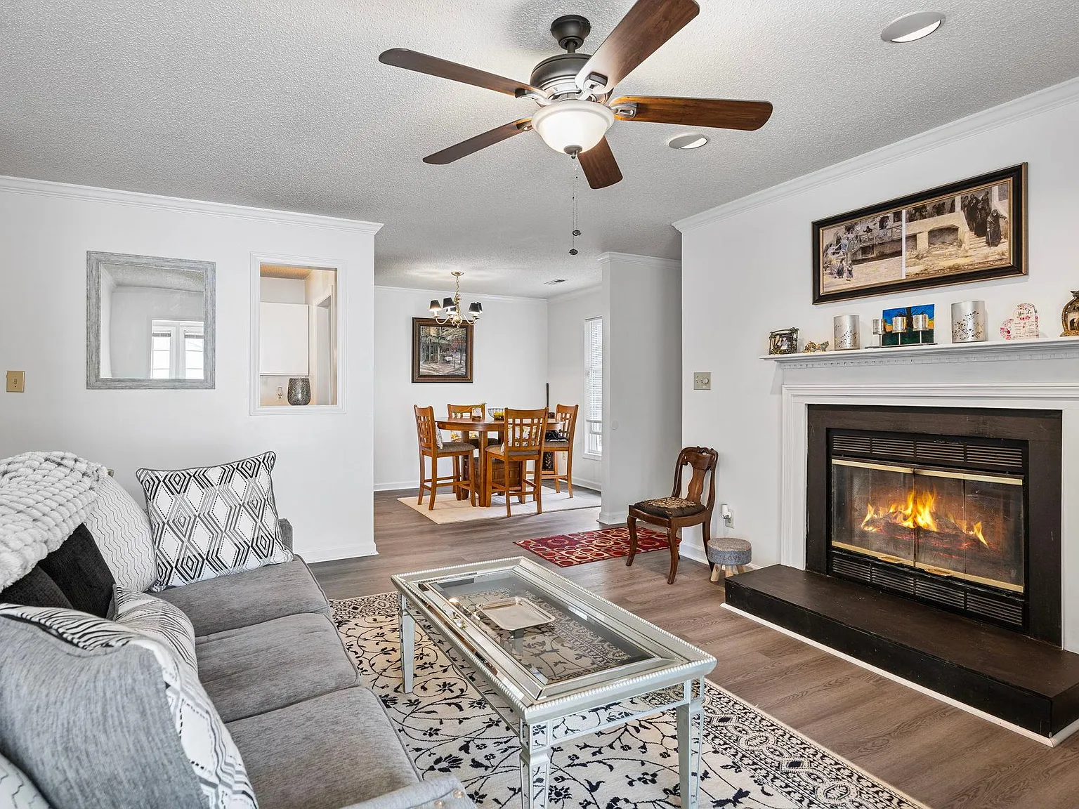 2 bed, 1300 sqft, $1,595 — Photo 2