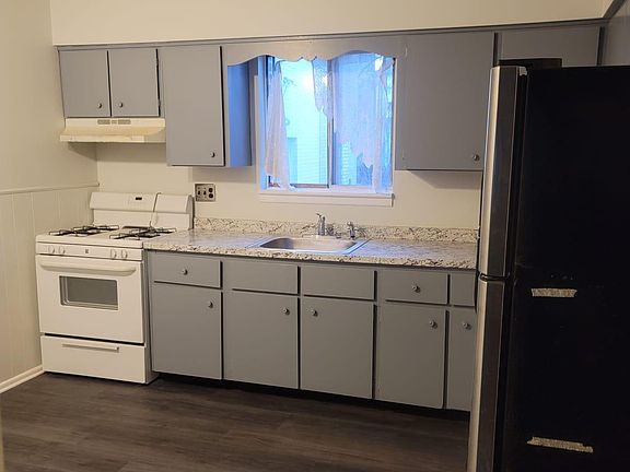 2nd image of 50 W Stratford Pl APT 3B