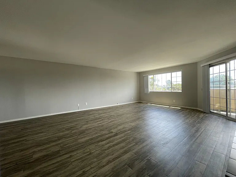 4280 Lindblade Dr — Photo 13