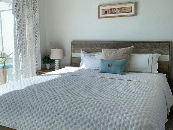 3rd image of 11956 Oceanaire Ln