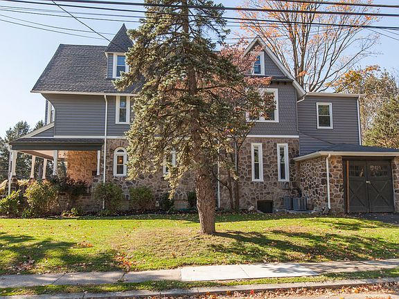 3rd image of 125 Windsor Ave #1