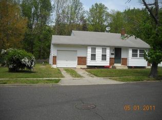 919 Aston Martin Dr, Lindenwold, NJ 08021