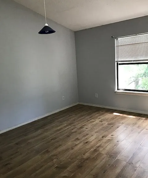 15 Crest St — Photo 1