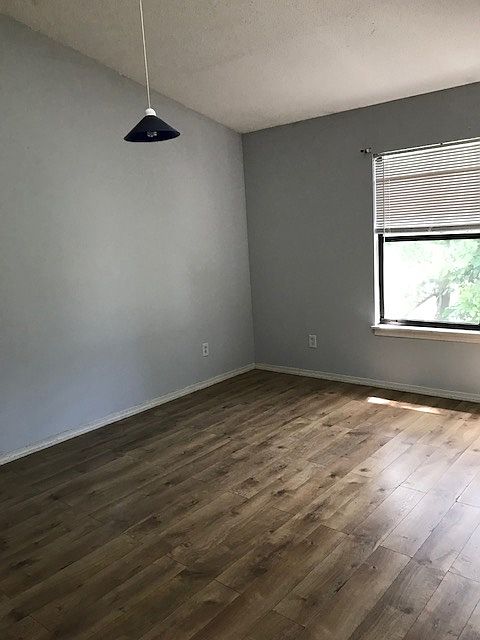 1st image of 15 Crest St