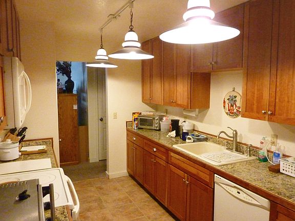 2nd image of 6330 Siskiyou Blvd