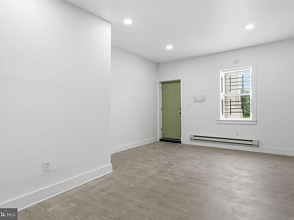4th image of 2357 N Beechwood St