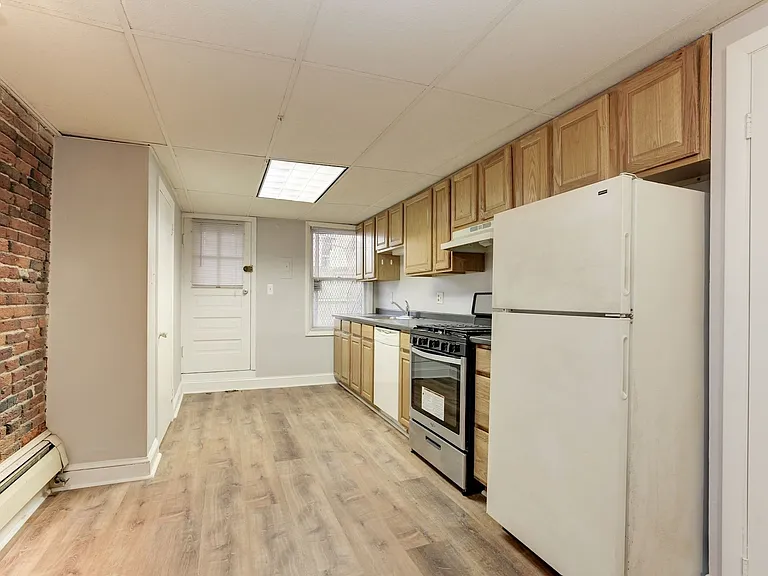 1805 Bolton St — Photo 23