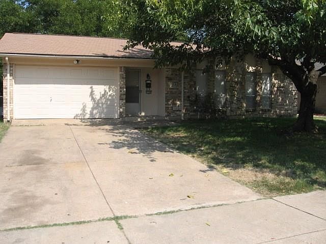 1st image of 2106 Scarlet Oaks Dr