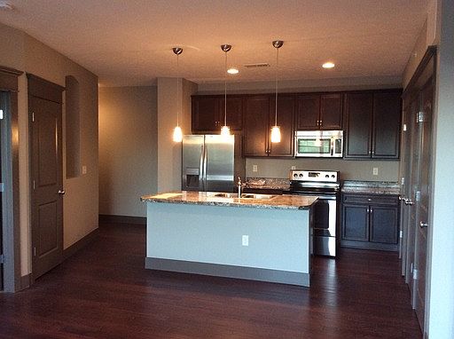 3rd image of 1004 N 192nd Ct APT 305