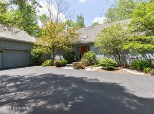 170 Lancaster Ct, Lake Bluff, IL 60044