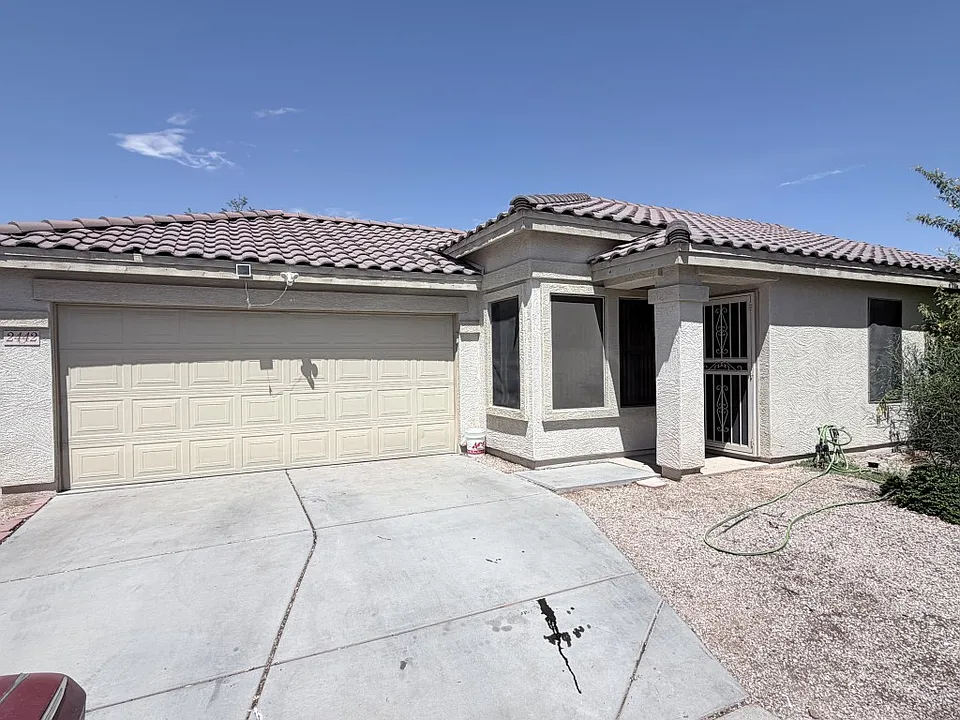 2442 E Hazeltine Way