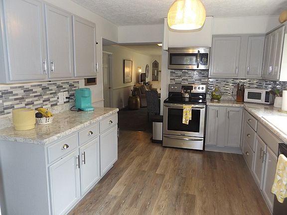 5th image of 1327 N Main St