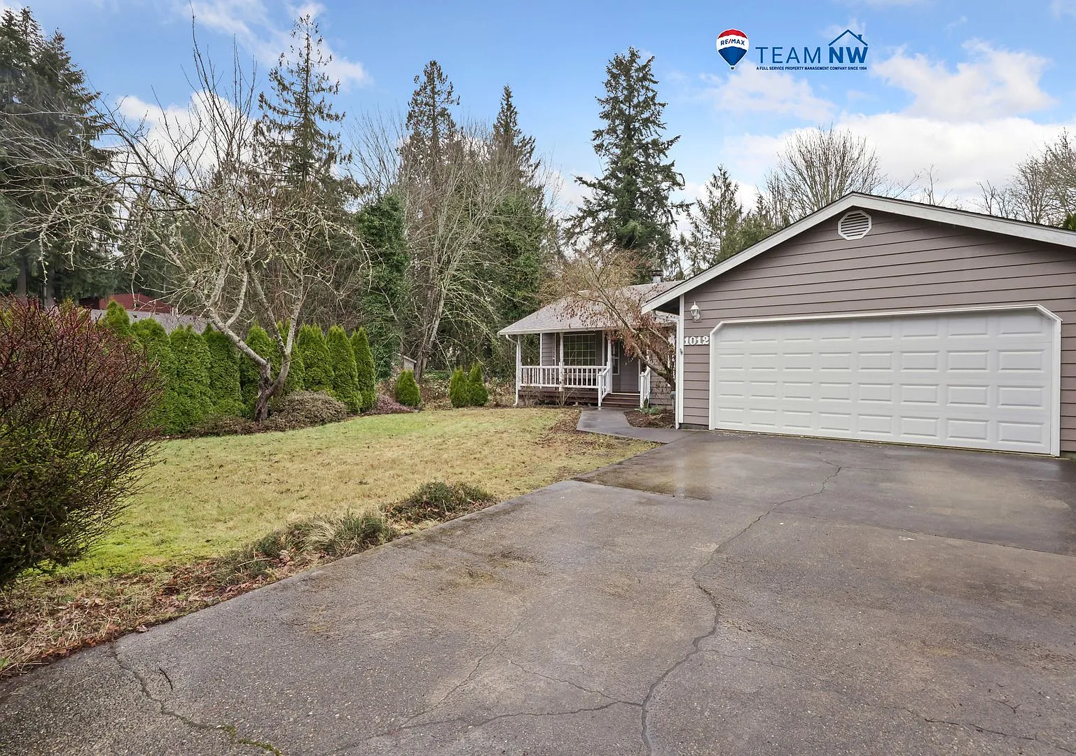 3 bed - 1.75 bath - Tumwater rambler with 2 car garage — Photo 1
