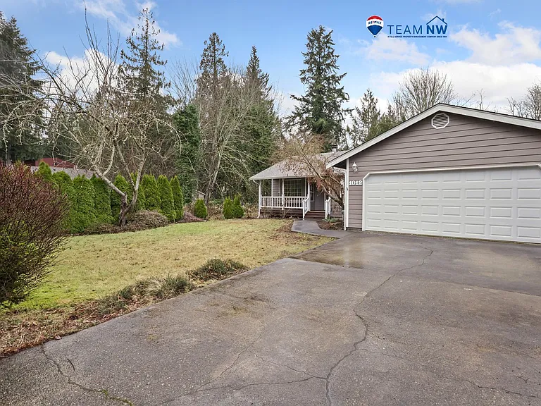 1012 Irving St SW — Photo 1