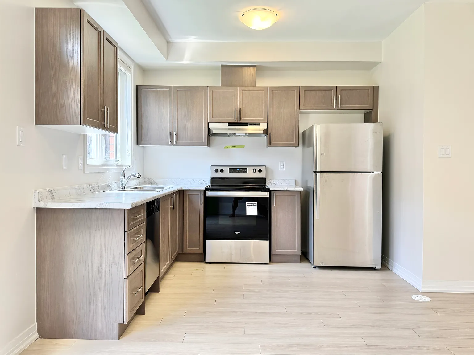 2 bed, 700 sqft, $2,000 — Photo 3