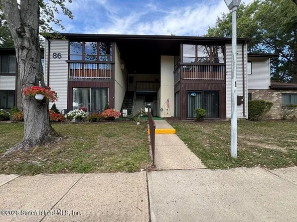 86 Arrowood Rd, Englishtown, NJ 07726