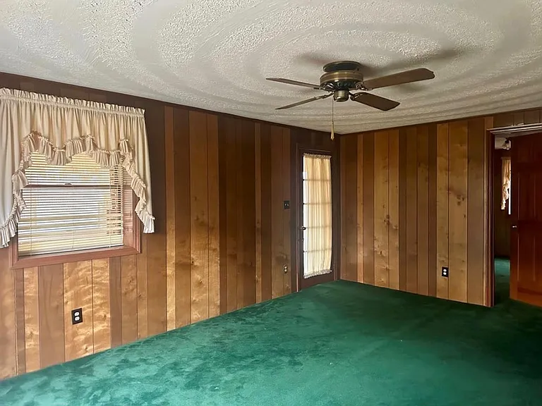 481 Hill St — Photo 5