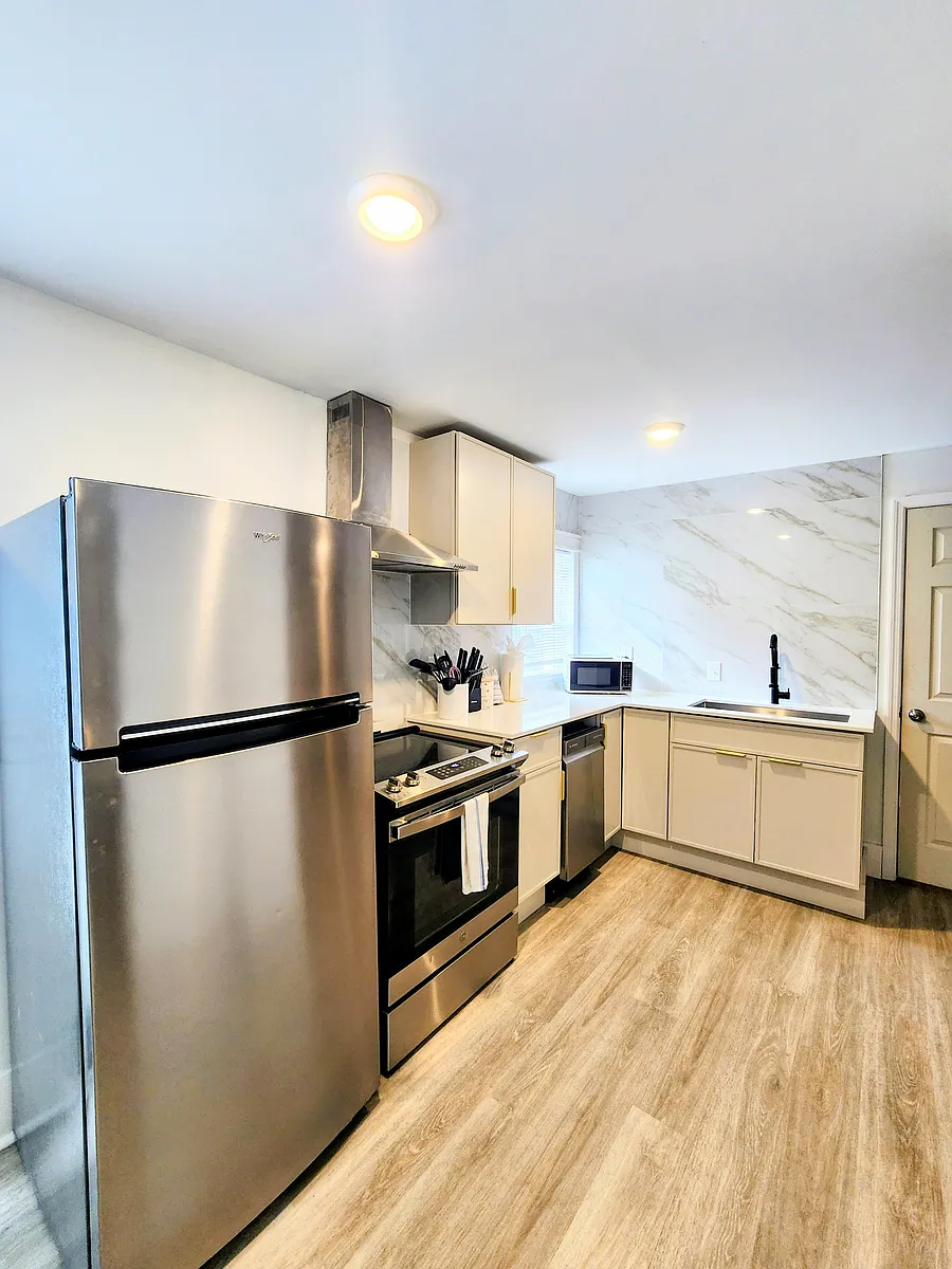 Building Photo - 27 Cypress St #B