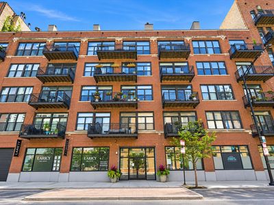 375 W Erie St APT 412, Chicago, IL, 60654