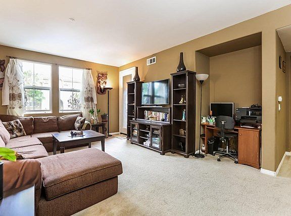 004-Living_Room-5521081-large