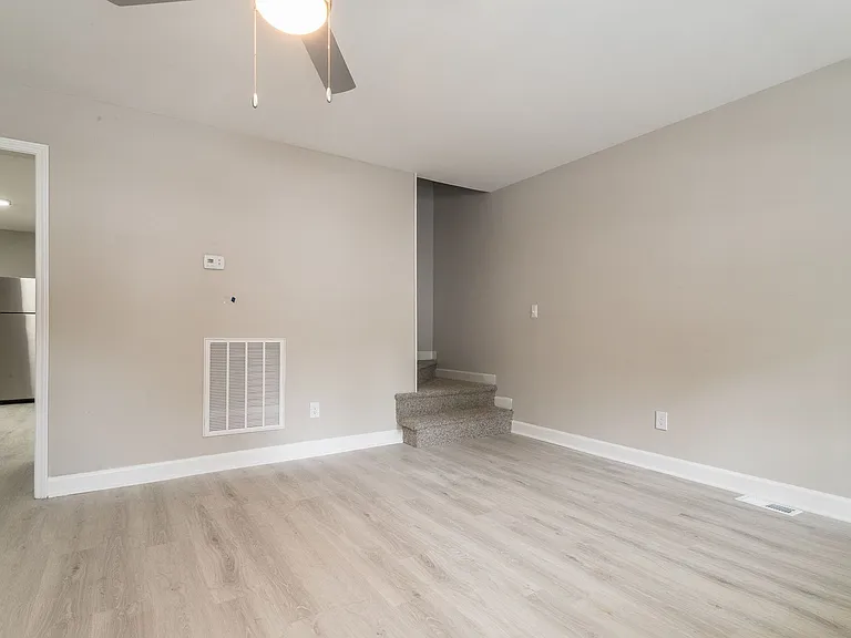 428 Bashford Rd — Photo 6