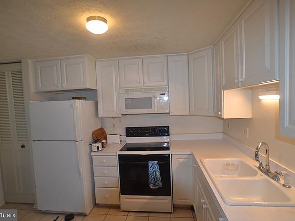 5th image of 345 James St