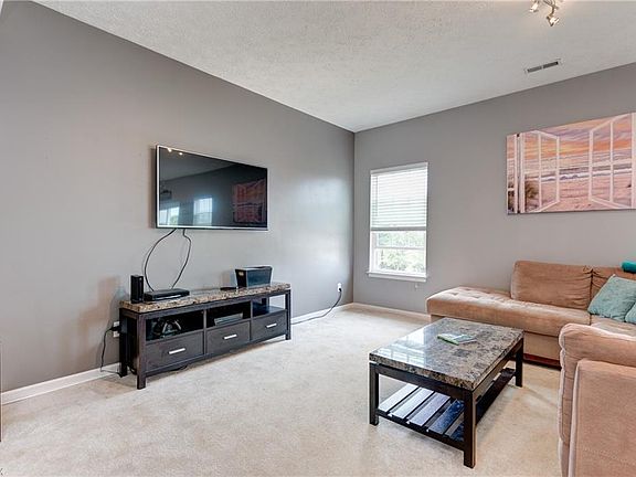 3rd image of 2670 Day Lily Ln