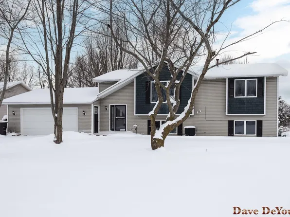 10531 Northfield Dr, Zeeland, MI 49464