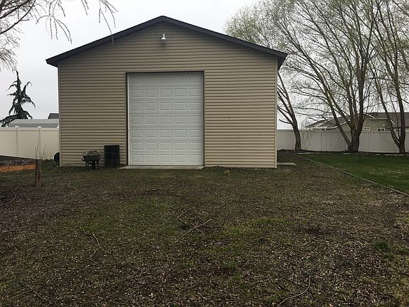 4th image of 8212 Snoqualmie Dr