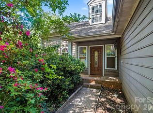 702 Foxborough Rd, Charlotte, NC 28213