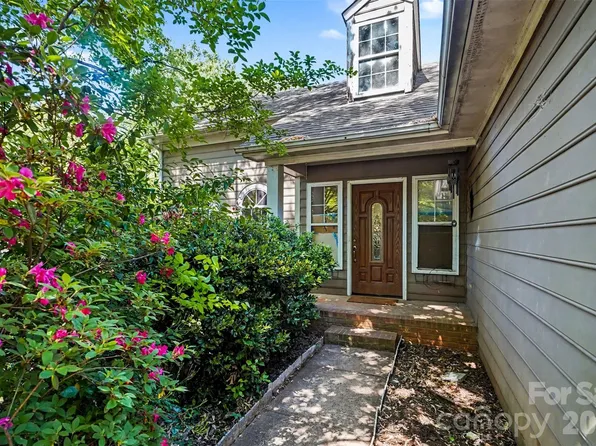702 Foxborough Rd, Charlotte, NC 28213