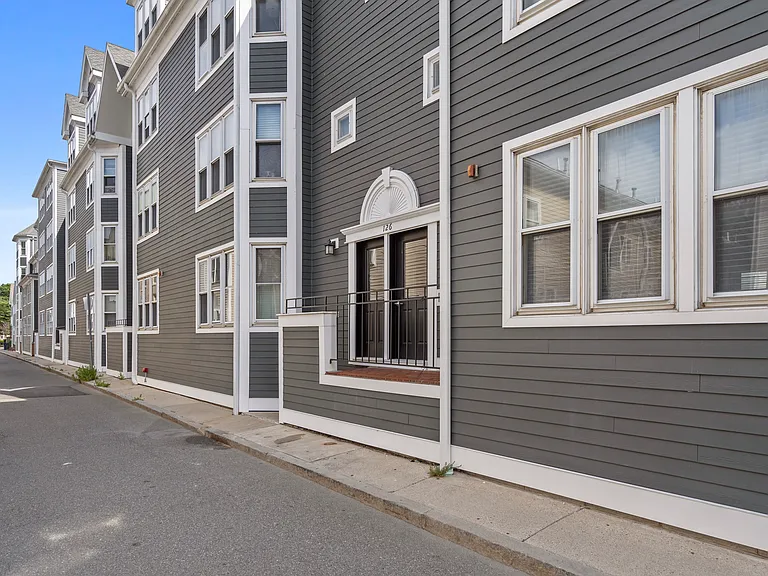 126 Tudor St #C — Photo 17