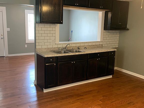 4th image of 1821 S Preston St #1
