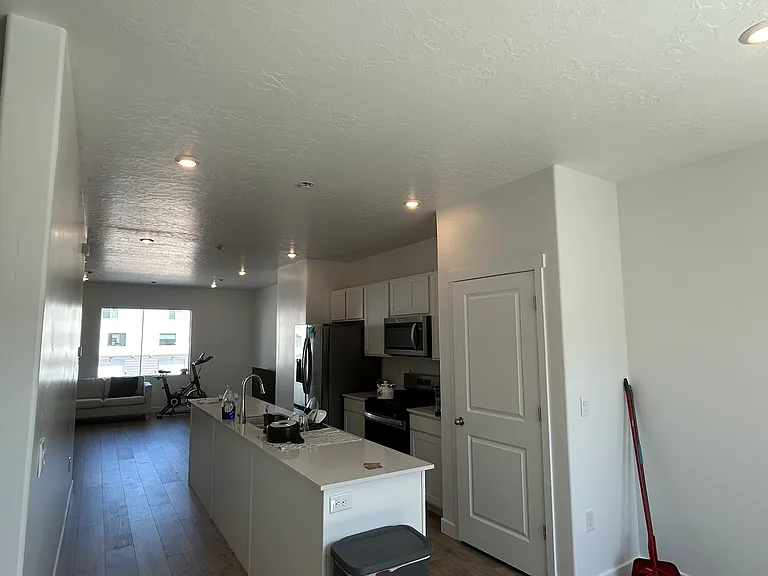 1147 W 380 S — Photo 3
