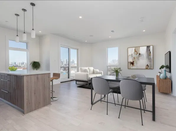 232 Old Colony Ave Unit 301, Boston, MA 02127