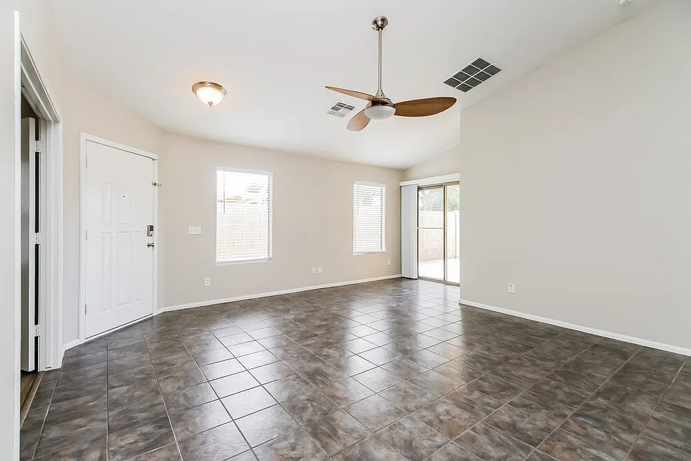 3 bed, 2.0 bath, 1480 sqft, $1,755 — Photo 4