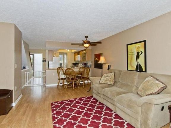3rd image of 7558 Stone Lake Dr