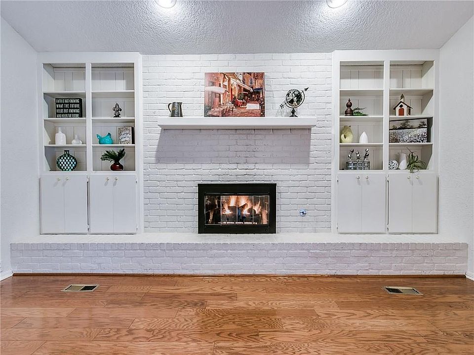 1st image of 328 Hardy Dr