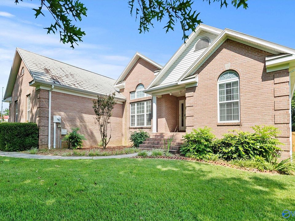 1st image of 23985 E Clearmont Dr