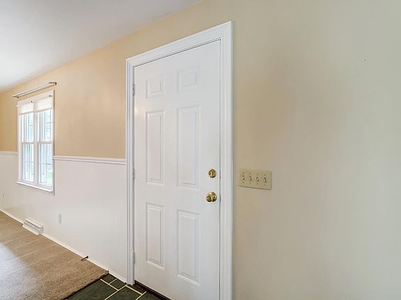 5th image of 7146 Baribill Pl