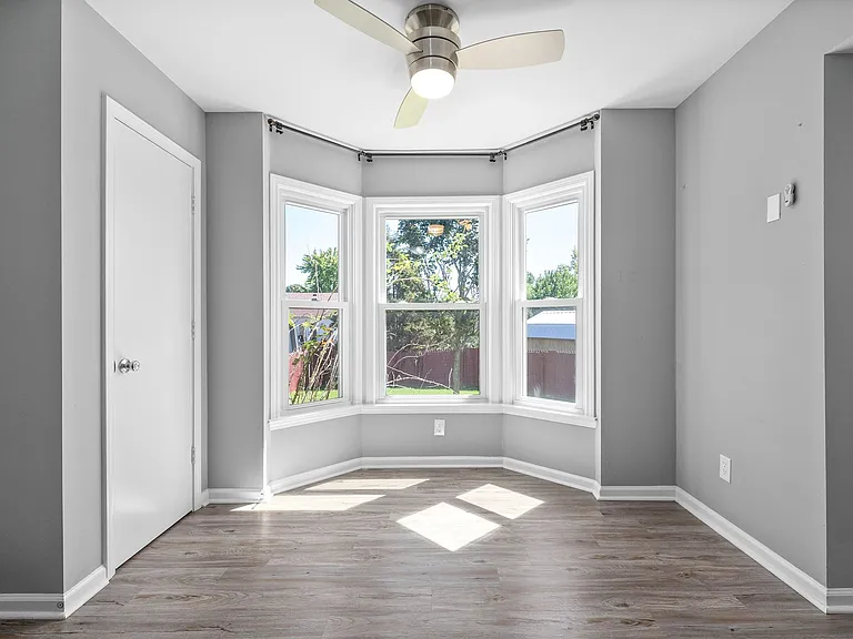 830 Iris Ln — Photo 16