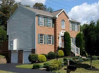 226 Foxburg Dr, Pittsburgh, PA 15205