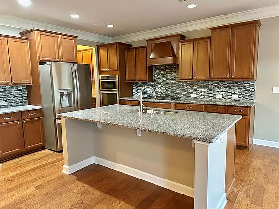 4th image of 2537 Heathcote Ln