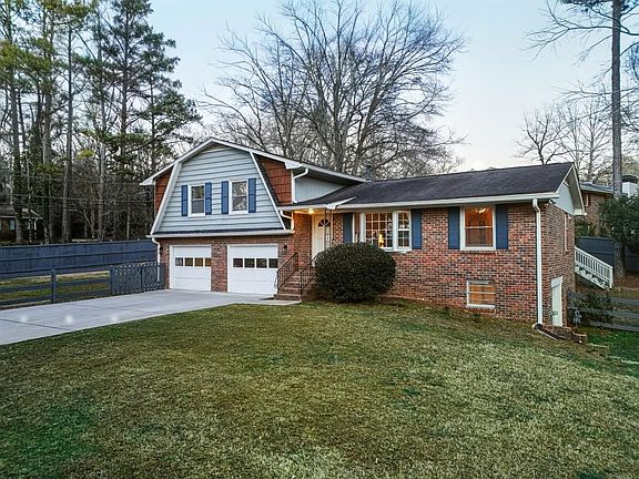 3rd image of 3022 Timberline Rd