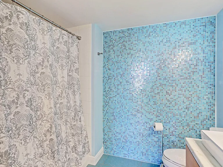 630 Sapodilla Ave #321 — Photo 22