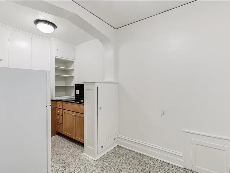 Palace Court Apartments — Photo 13