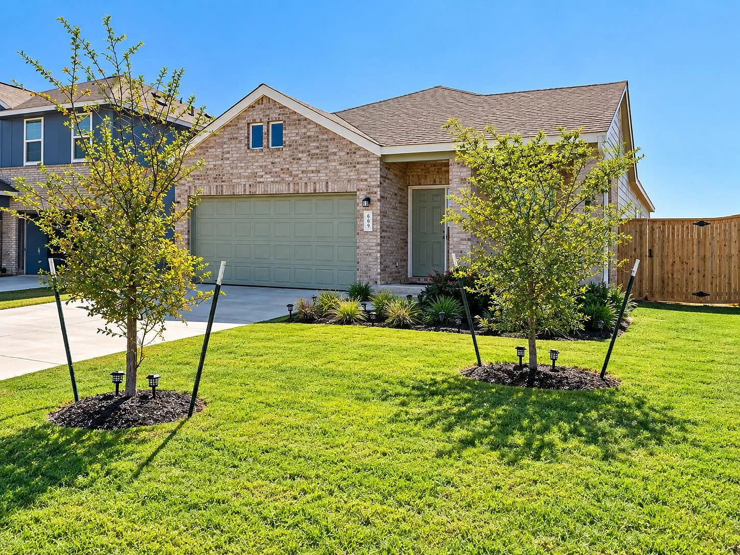 4 bed, 2.0 bath, 1649 sqft, $1,799 — Photo 3