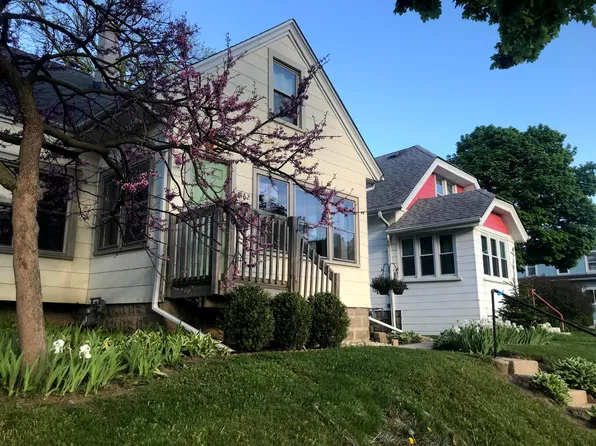 1462 S 82nd St, West Allis, WI 53214