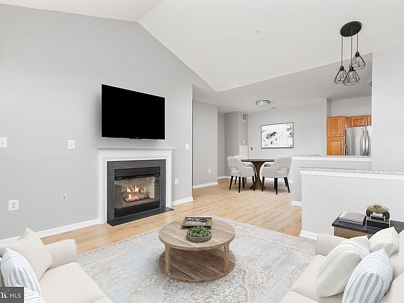 5th image of 4144 Fountainside Ln Unit 303